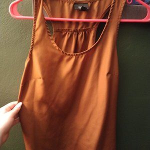 brown tank top!